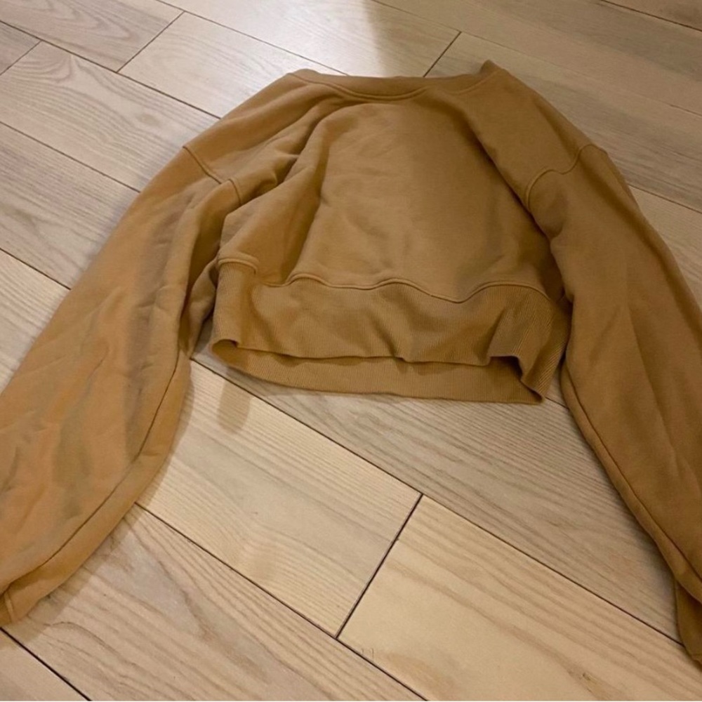 Cute cropped sweatshirt
